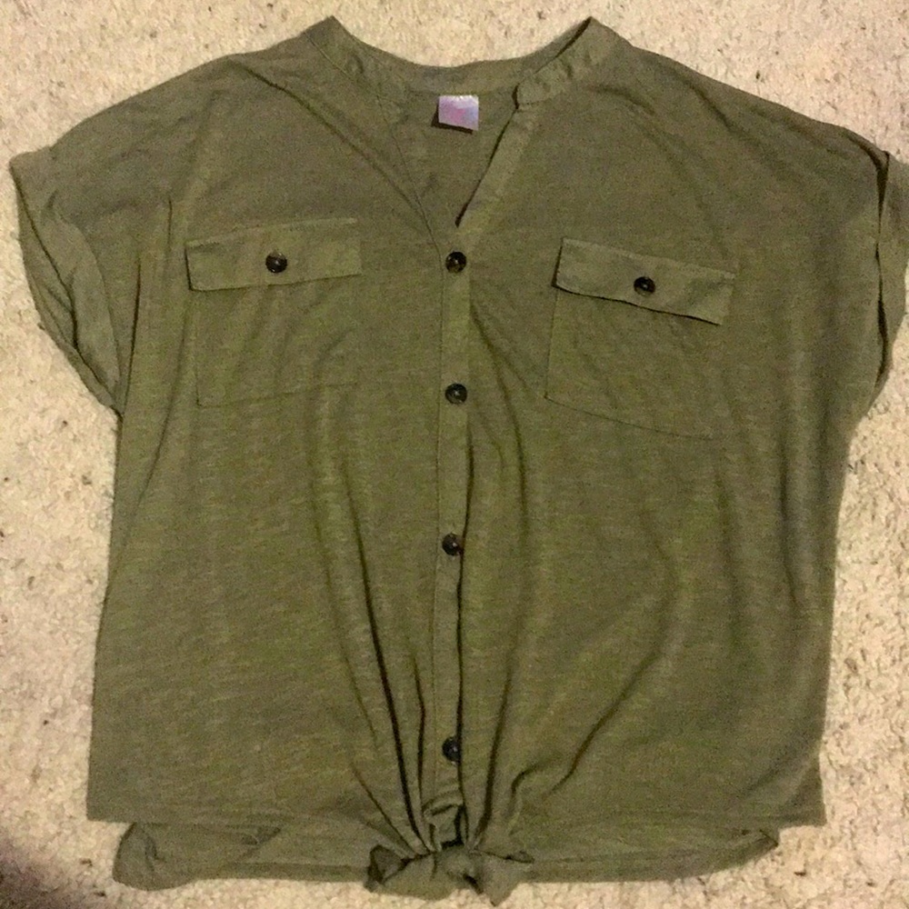 Short sleeve button up